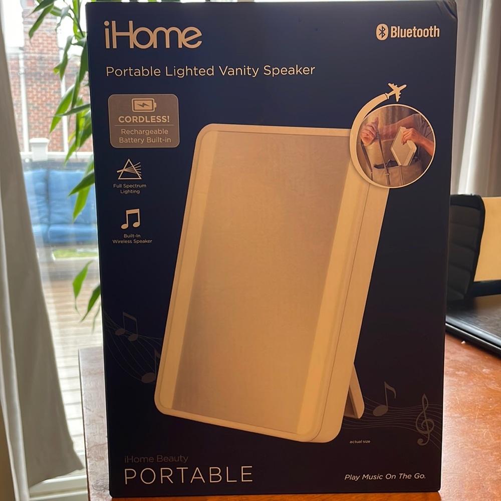 Home Portable Mirror with Bluetooth Audio, LED Lighting, and a Cleaning Cloth